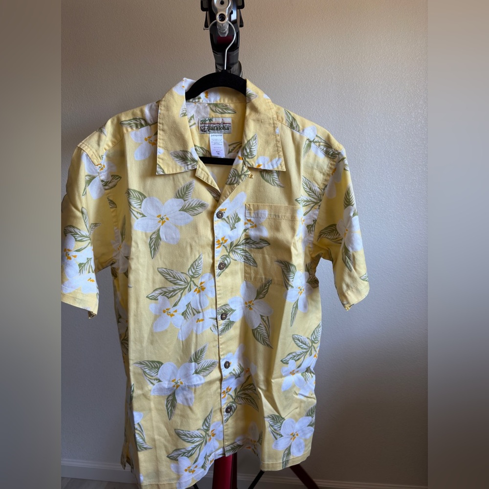 Patagonia Men’s Pataloha Shirt. Yellow Leaves Medium (MD). REGULAR Fit.